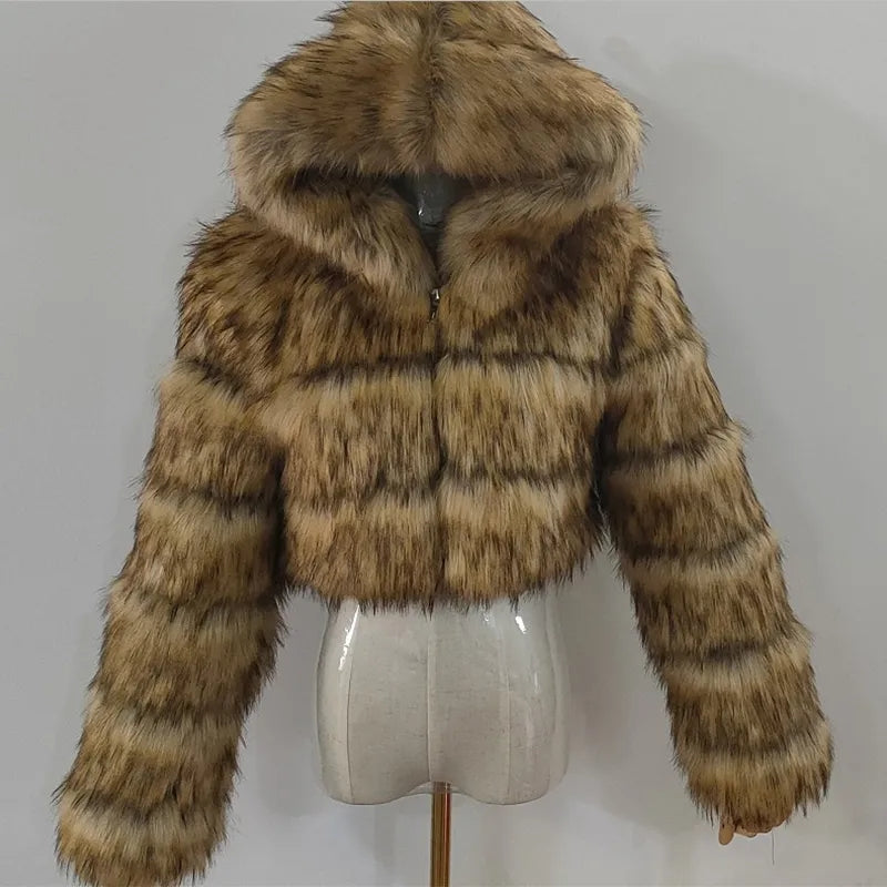 Manteau court à manches longues en fausse fourrure avec capuche