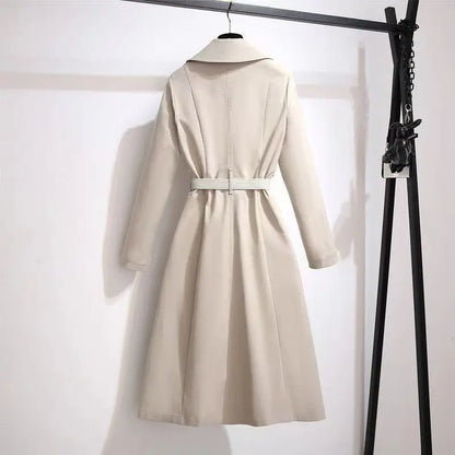 Trench-Coat Chic Sage avec Élégance Écharpe Rayée